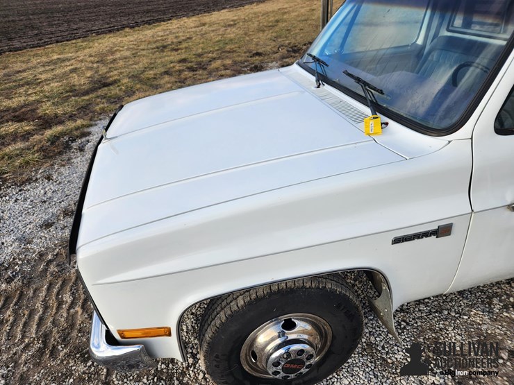 1986-gmc-c3500-2wd-flatbed-truck-image-13