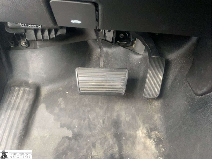 2015-chevrolet-tahoe-image-15