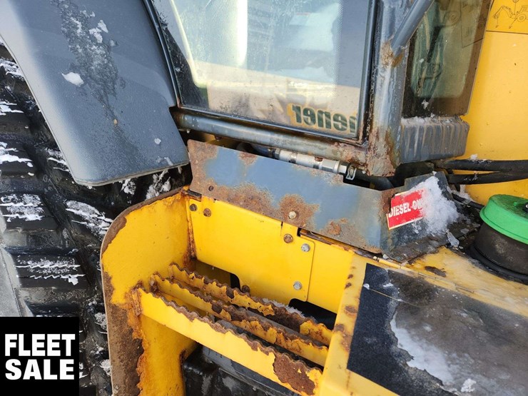 2015-deere-410l-image-24