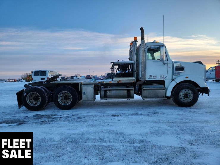 2011-freightliner-coronado-122-sd-image-8