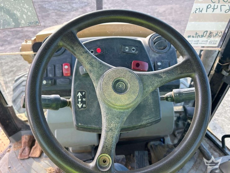 2015-caterpillar-backhoe-image-12