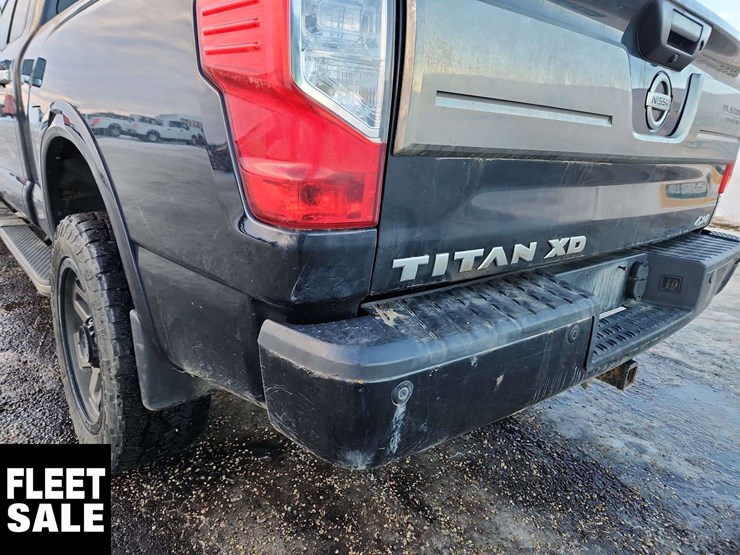 2016-nissan-titan-image-38