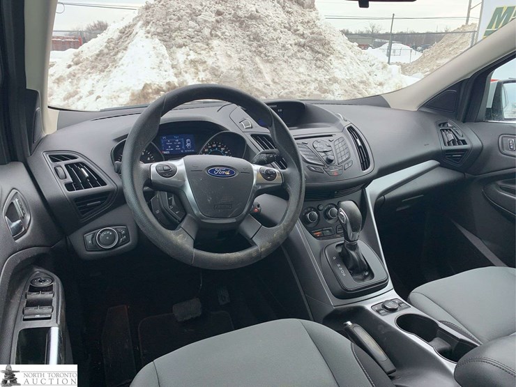 2015-ford-escape-se-image-25