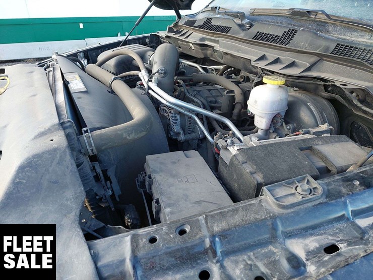 2023-ram-1500-classic-image-24