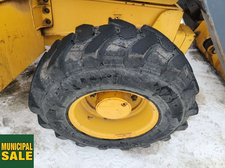 2011-deere-410j-image-12