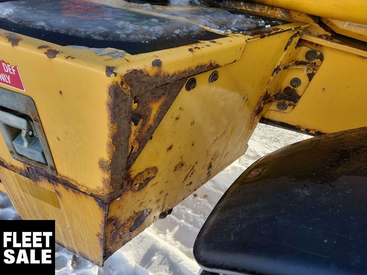 2015-deere-410l-image-23