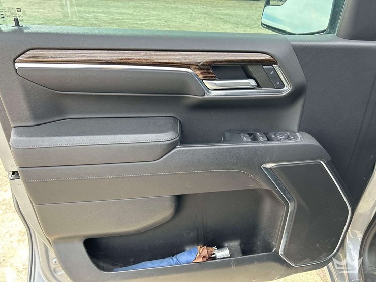 2023-gmc-seirra-elevation-crew-cab-4x4-pick-up-truck-image-12