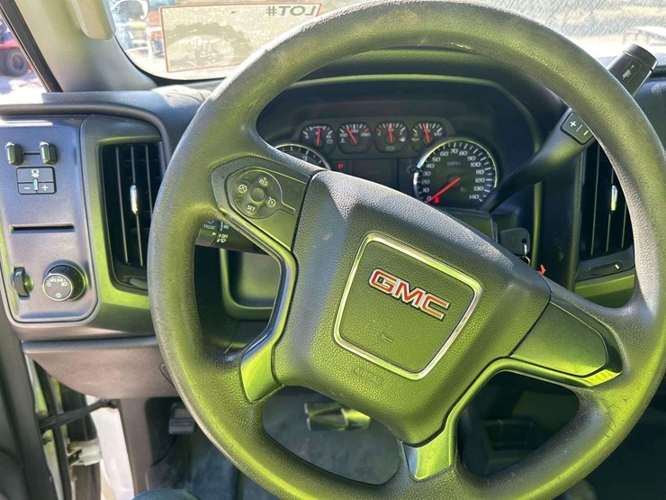 2015-gmc-3500-image-14