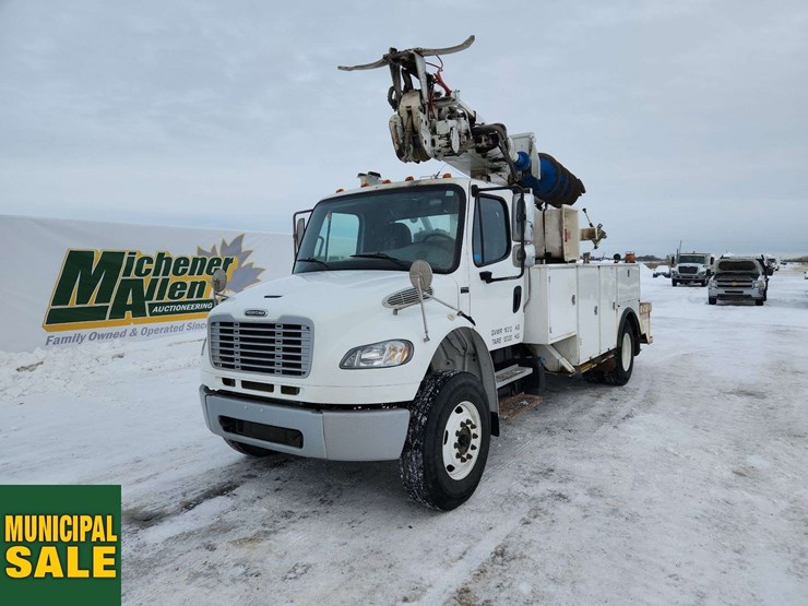 2016-freightliner-m2-106-image-1