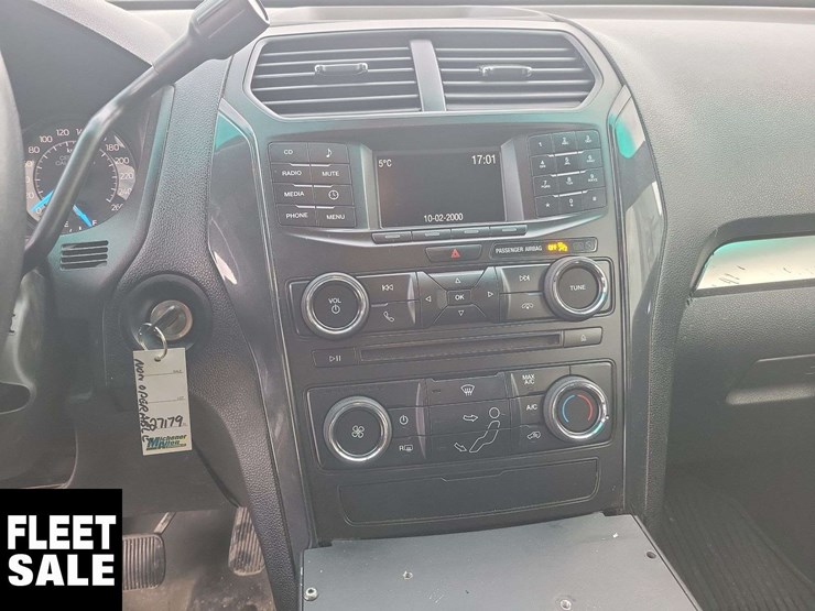 2016-ford-explorer-image-18