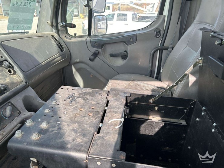 2013-freightliner-m2-ta45m-altec-bucket-truck-image-19