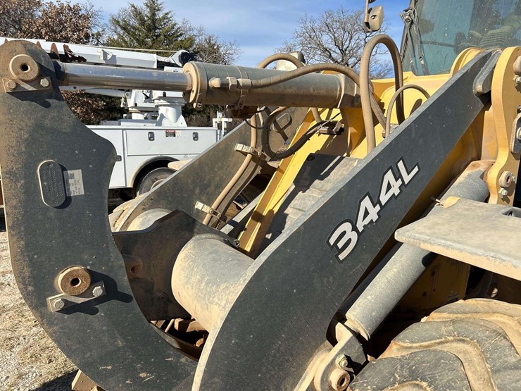 deere-344l-image-15
