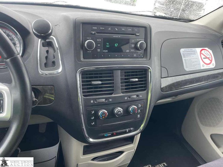 2011-dodge-grand-caravan-image-15