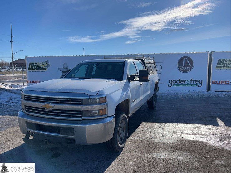 2015-chevrolet-silverado-2500hd-image-1