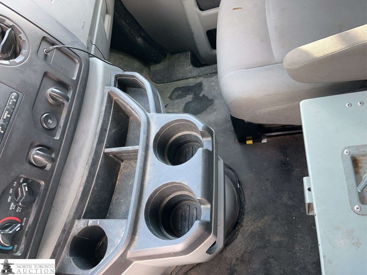 2013-ford-cargo-image-16