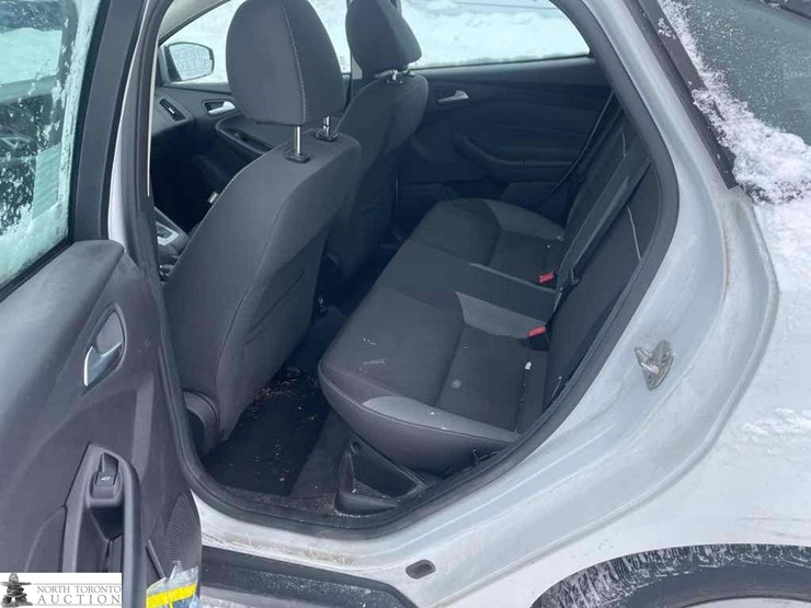 2014-ford-focus-se-image-14