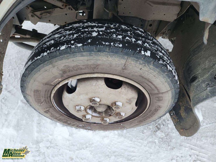 2004-gmc-w5500-image-11