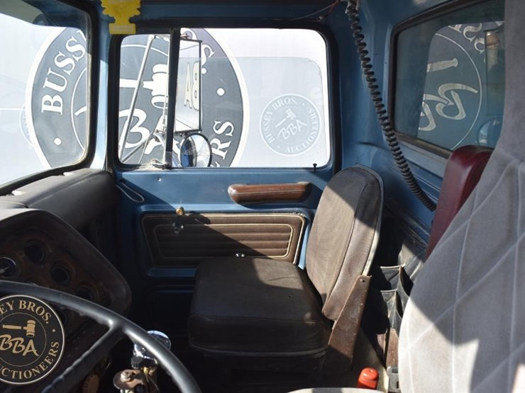 1978-ford-8000-image-18