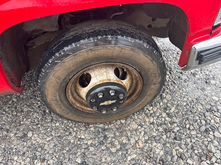 #1104-•-1992-chevrolet-c3500-w/-8ft-dump-image-13