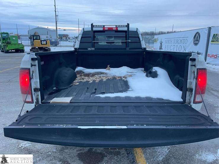 2015-dodge-2500-image-26