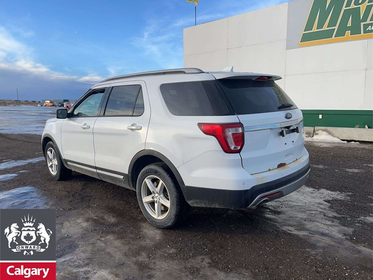 2016-ford-explorer-image-3