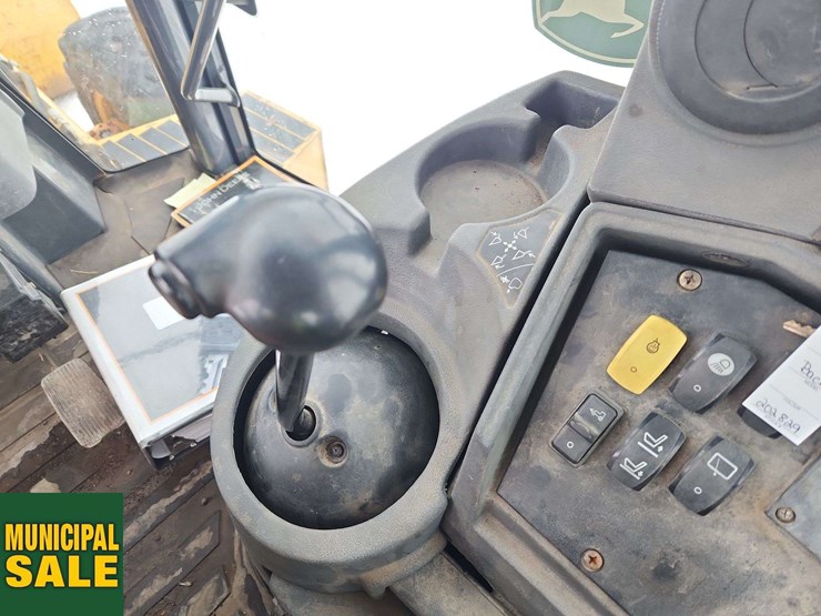 2011-deere-410j-image-17