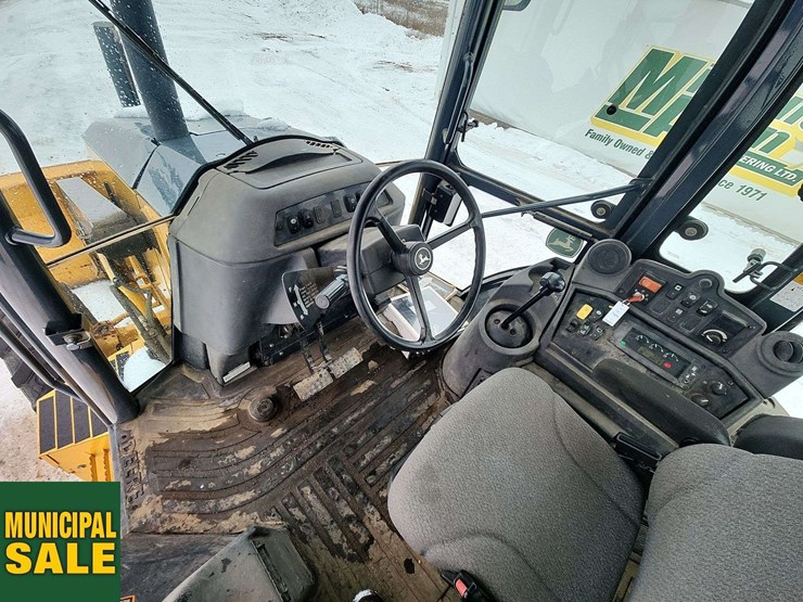 2011-deere-410j-image-15