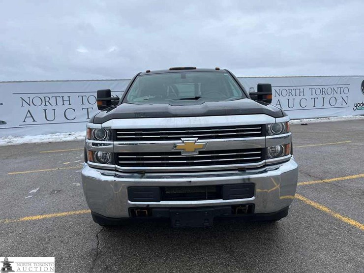 2015-chevrolet-k2500-image-2