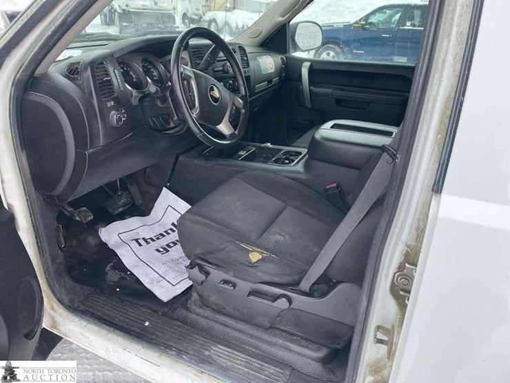 2011-chevrolet-k2500-image-16