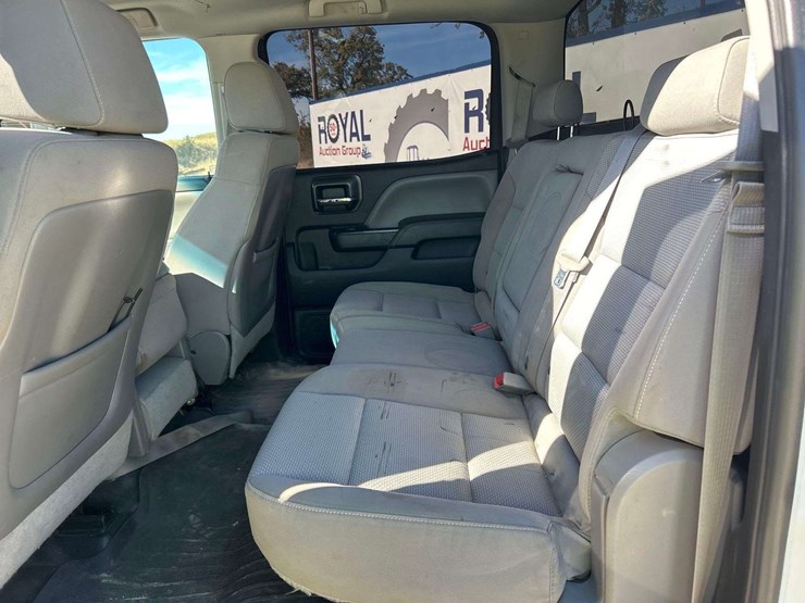 2015-gmc-3500-image-19