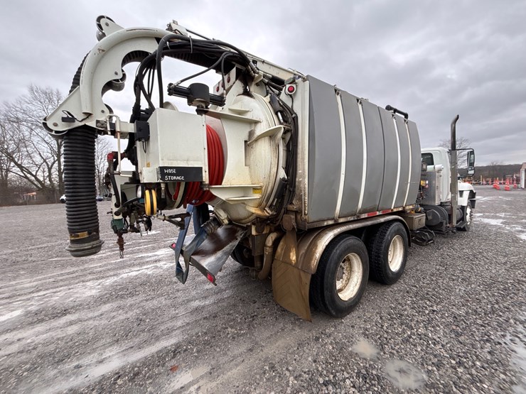 2009-international-7400-image-9