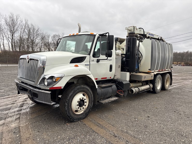 2009-international-7400-image-1