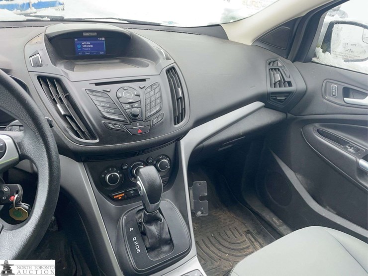 2015-ford-escape-image-18