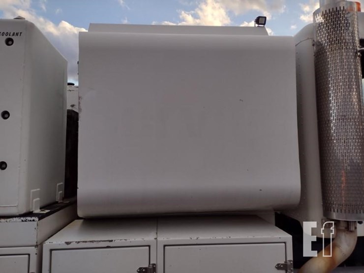 2008-peterbilt-365-image-40