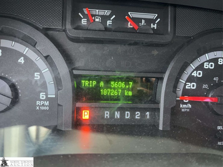 2014-ford-cargo-image-19