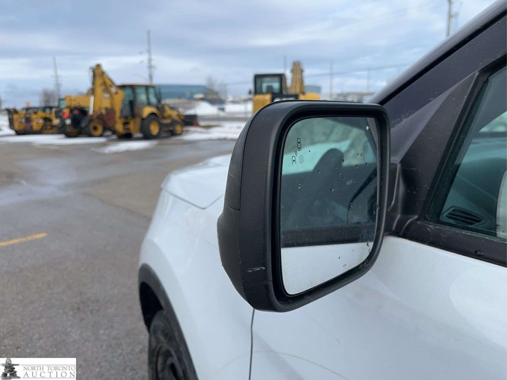 2019-ford-explorer-image-35