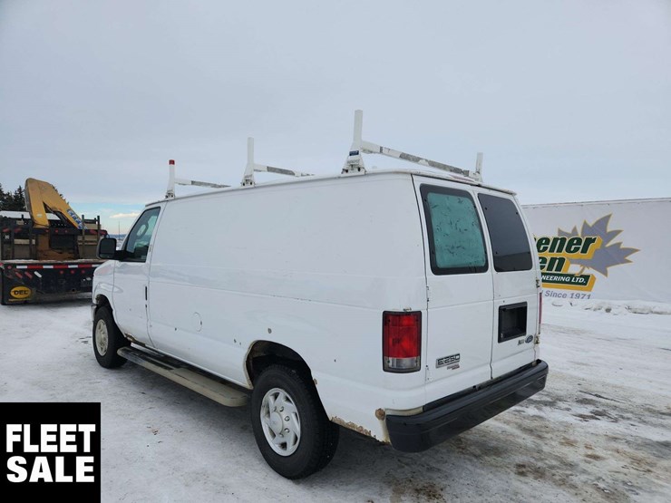 2013-ford-cargo-image-3