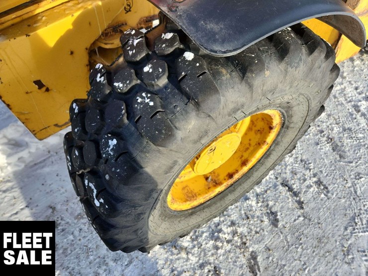 2015-deere-410l-image-5