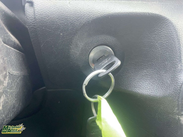 2020-ford-explorer-image-16