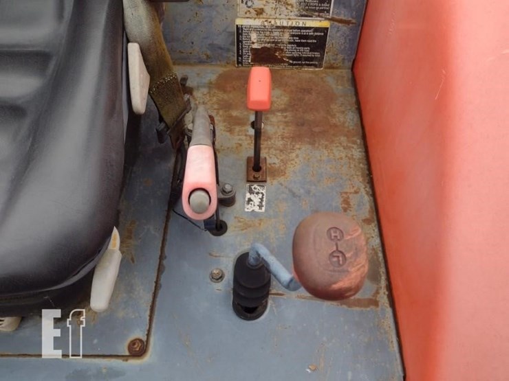 10-kubota-m108-tractor-image-8