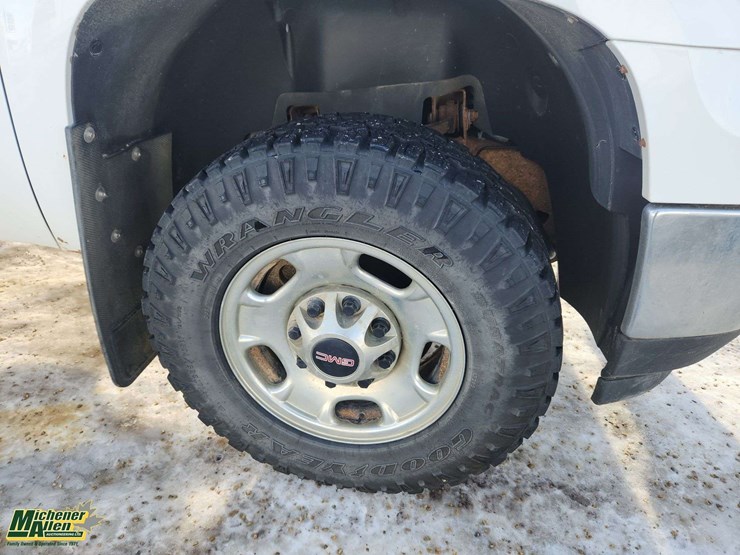 2013-gmc-sierra-2500hd-image-15