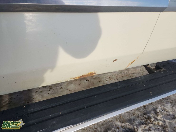 2015-cadillac-escalade-image-40