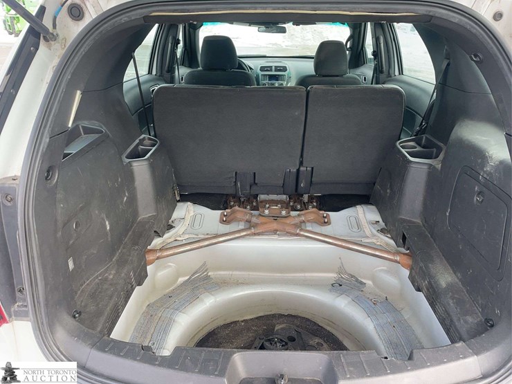 2014-ford-explorer-image-26