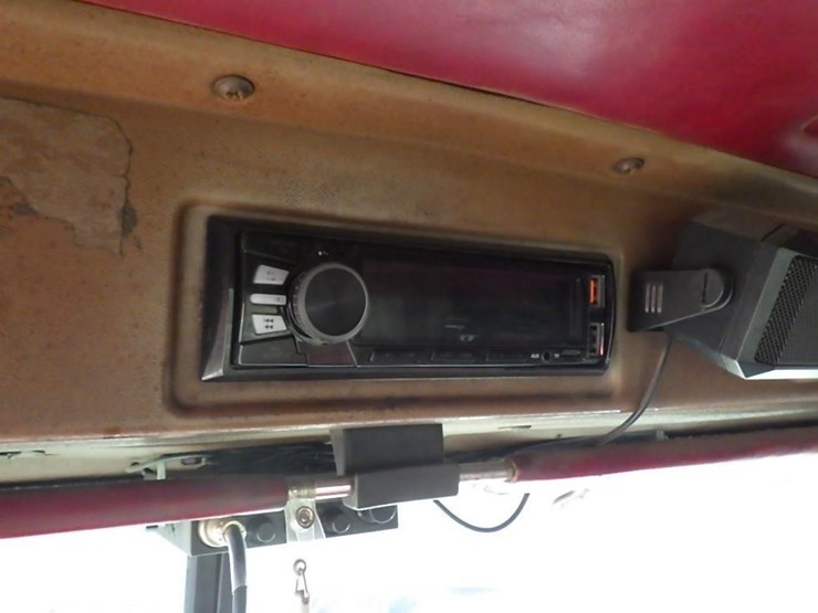 1990-peterbilt-379-image-31