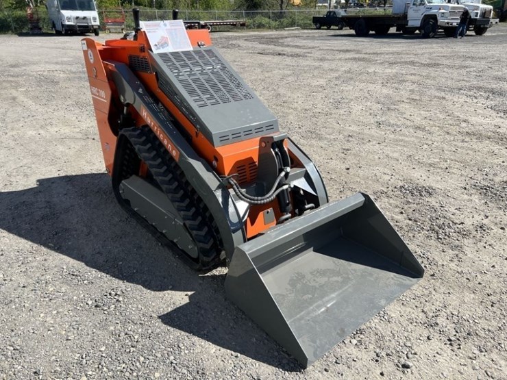 2025-hurricane-hrc700-mini-compact-track-loader-image-2