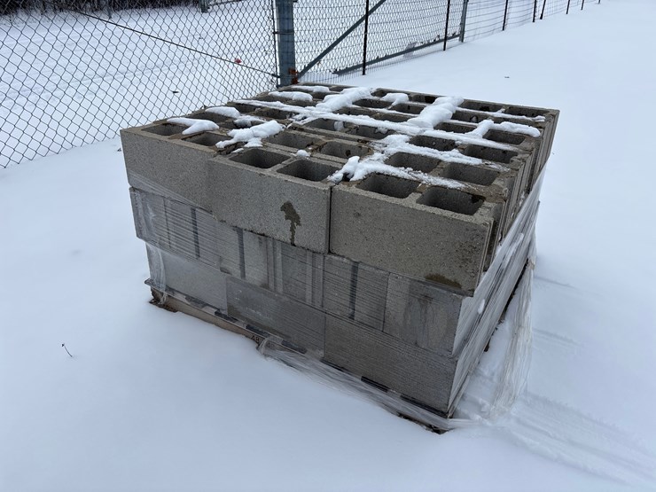 #6502-•-e1.-new-pallet-of-cinder-block-image-1