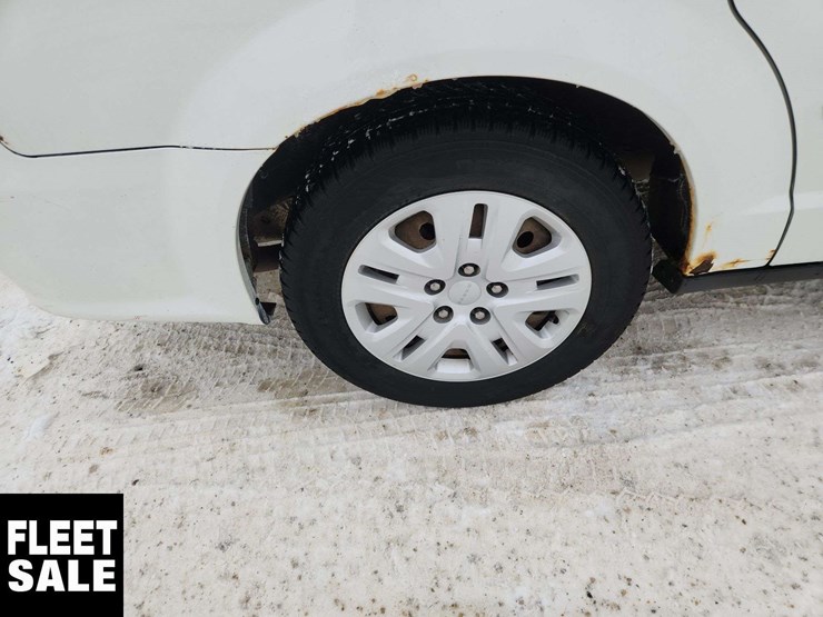 2015-dodge-grand-caravan-sxt-image-12