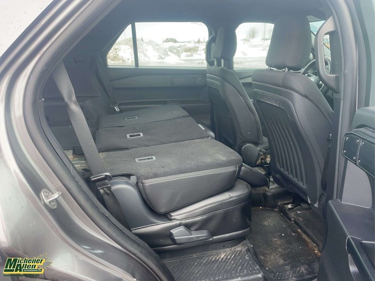 2020-ford-explorer-image-25