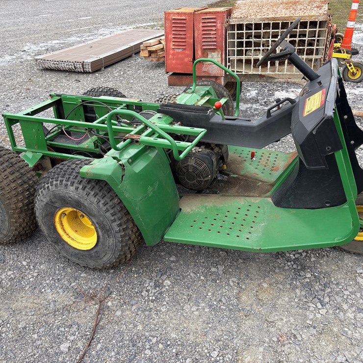 JOHN DEERE GATOR