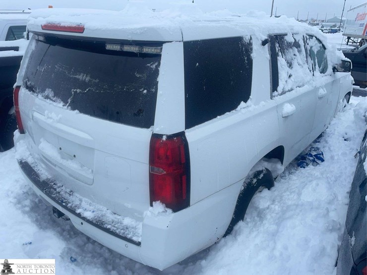 2015-chevrolet-tahoe-image-3